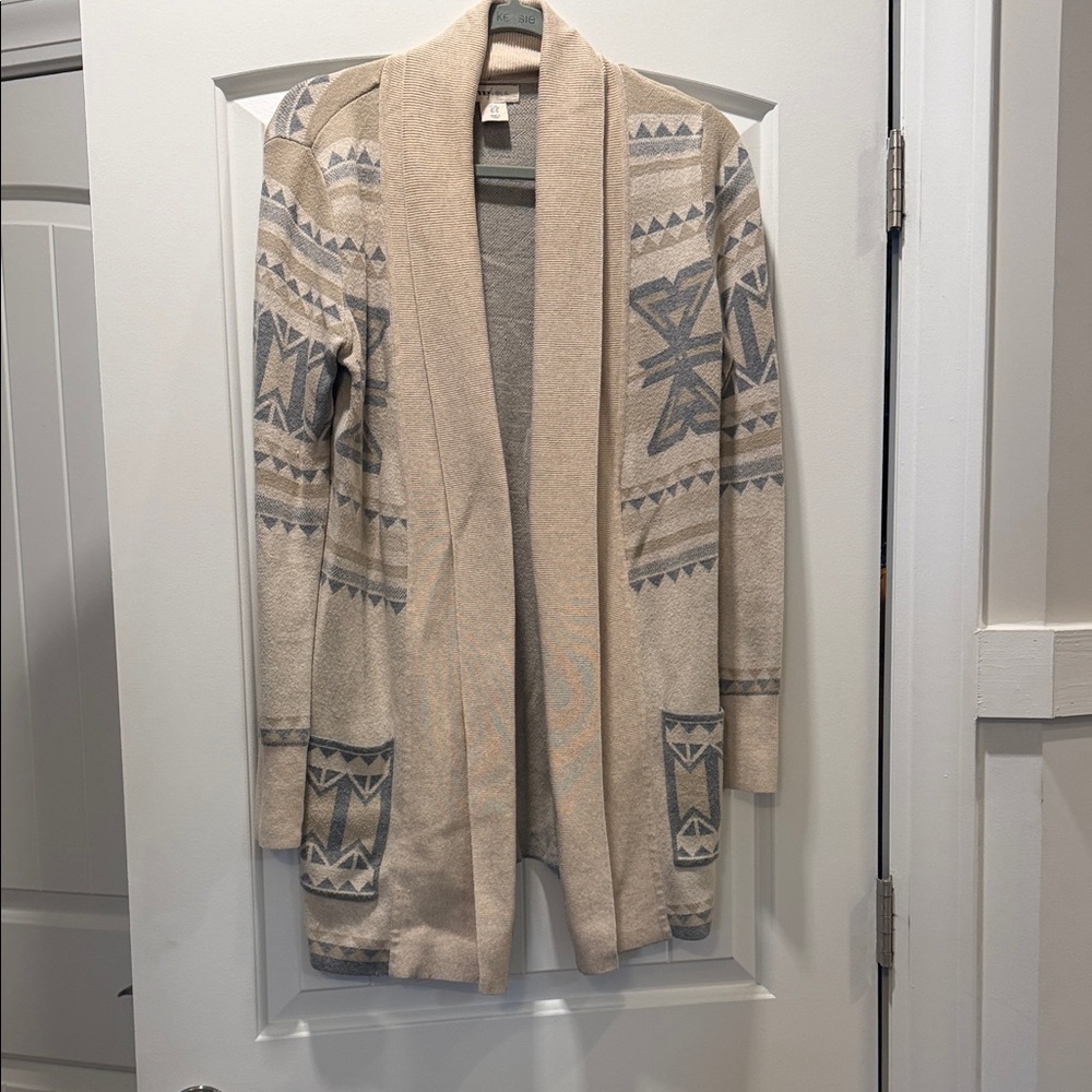 Women's Beige and Gray Patterned Sweater